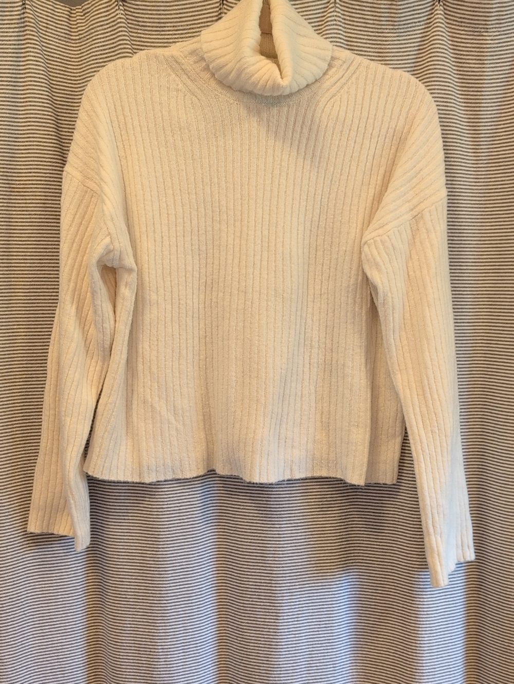 H&M Cream Ribbed Turtleneck Sweater